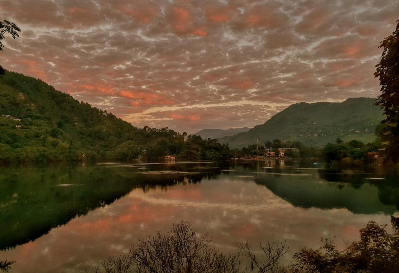 The Lake Resort Naukuchiatal Eksteriør bilde
